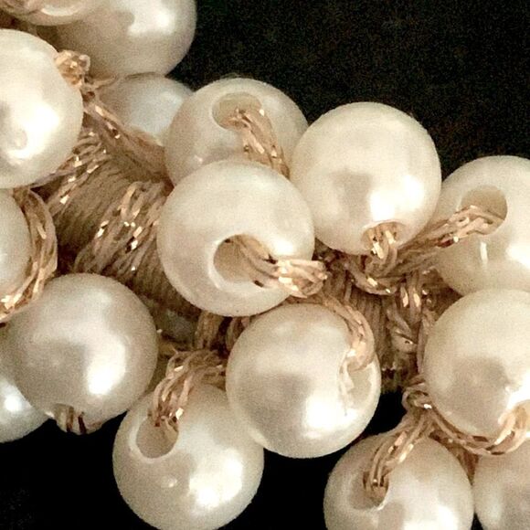 Princess Pearl Hair Tie – Creamy Beaded Clusters on Golden Stretch Band - Picture 9 of 12